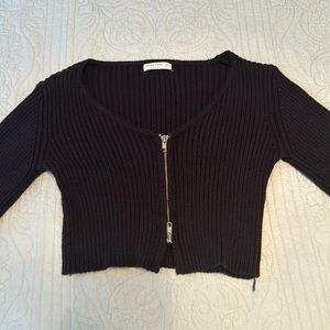 OOTD size small, black crop zip up sweater